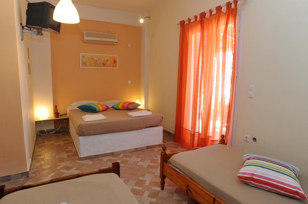 Ferienwohnung Pansion Andreas Tínos Zimmer foto