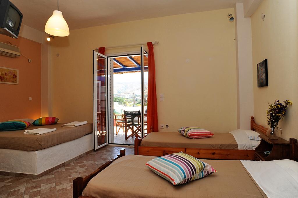 Ferienwohnung Pansion Andreas Tínos Zimmer foto